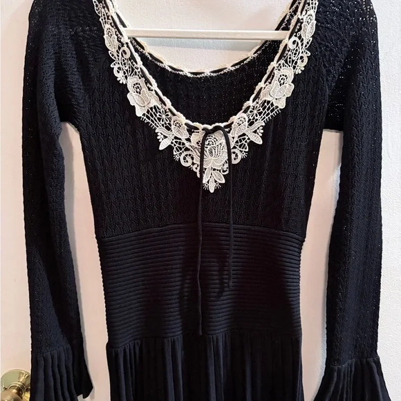 LaceMade Symphony of Blossom Knit Dress - Picture 5 of 11